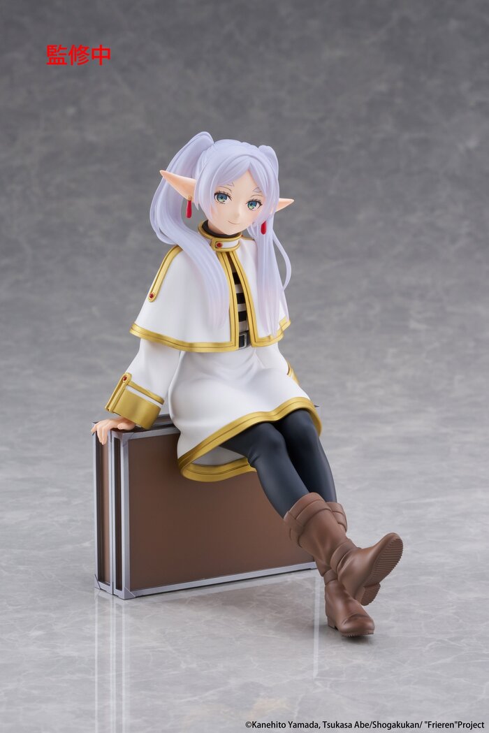 Taito Frieren: Beyond Journey's End Desktop Cute Frieren (Trunk Case Ver.) Prize Figure