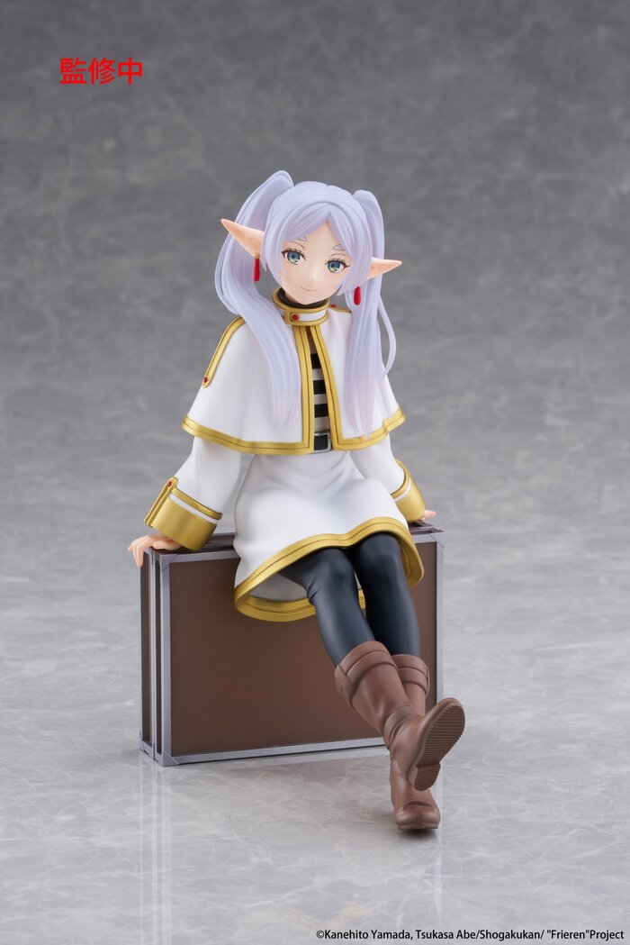 Taito Frieren: Beyond Journey's End Desktop Cute Frieren (Trunk Case Ver.) Prize Figure
