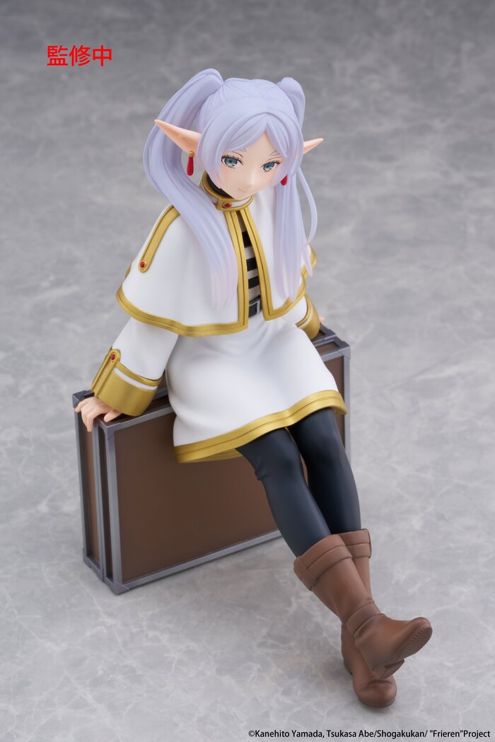 Taito Frieren: Beyond Journey's End Desktop Cute Frieren (Trunk Case Ver.) Prize Figure