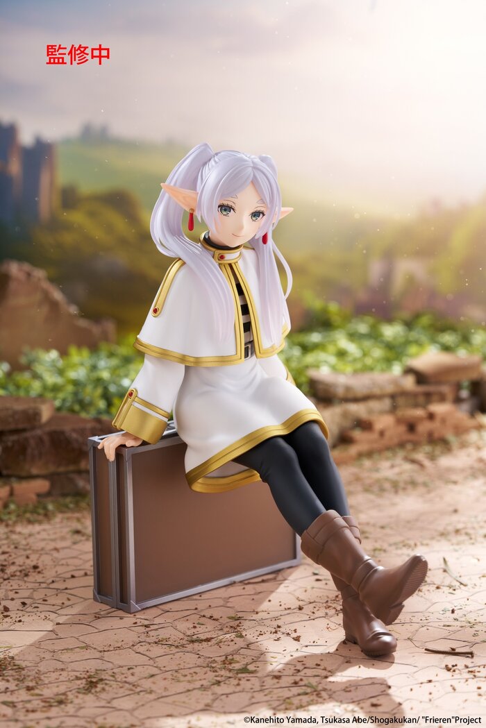 Taito Frieren: Beyond Journey's End Desktop Cute Frieren (Trunk Case Ver.) Prize Figure